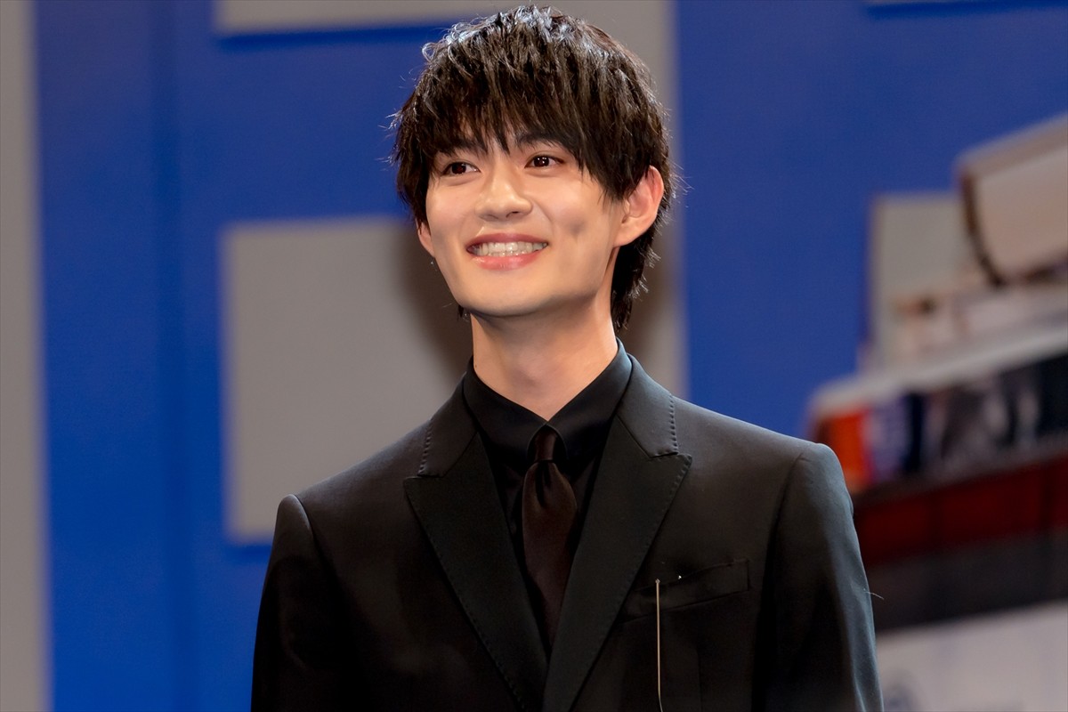 鈴木亮平、菜々緒＆賀来賢人からの“クレーム”にタジタジ
