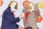 7代目タイガーマスクプロジェクト 記者発表会に出席した（左から）佐山聡、武尊
