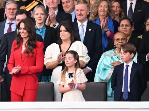 戴冠式の祝賀コンサートに出席したキャサリン妃、シャーロット王女、ジョージ王子　親子で国旗カラーコーデ（現地時間5月7日）