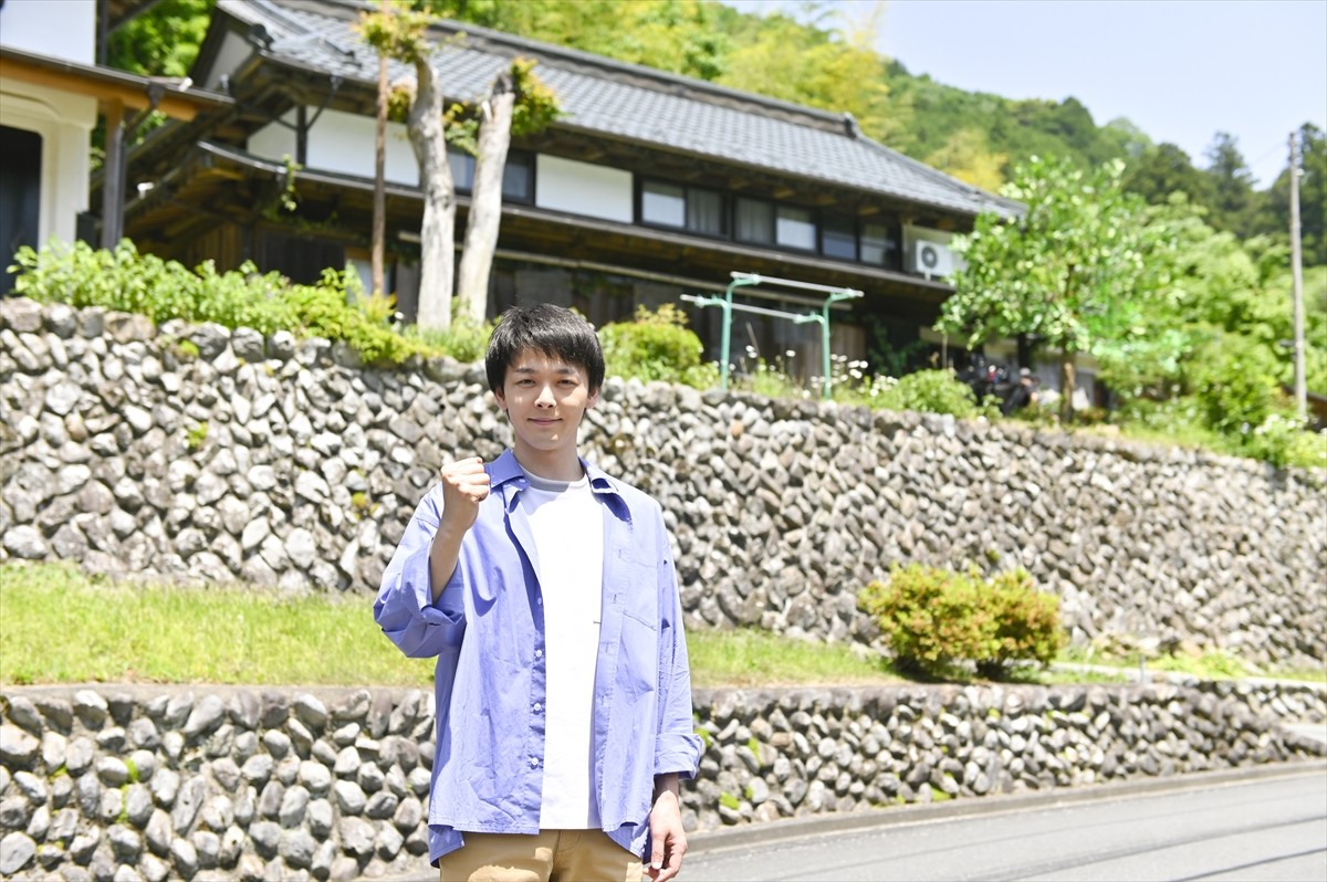 中村倫也、新緑まぶしい山里で『ハヤブサ消防団』クランクイン　念願の“田舎暮らし”を疑似体験!?