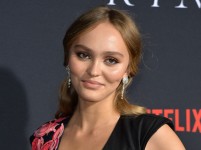 リリー・ローズ・デップ、カンヌで復活した父ジョニー・デップに「すごくうれしい」