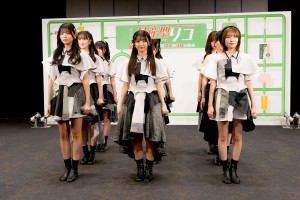 『量産型リコ ‐もう1人のプラモ女子の人生組み立て記‐』記者会見でエンディングテーマ曲を披露するLINKL PLANET