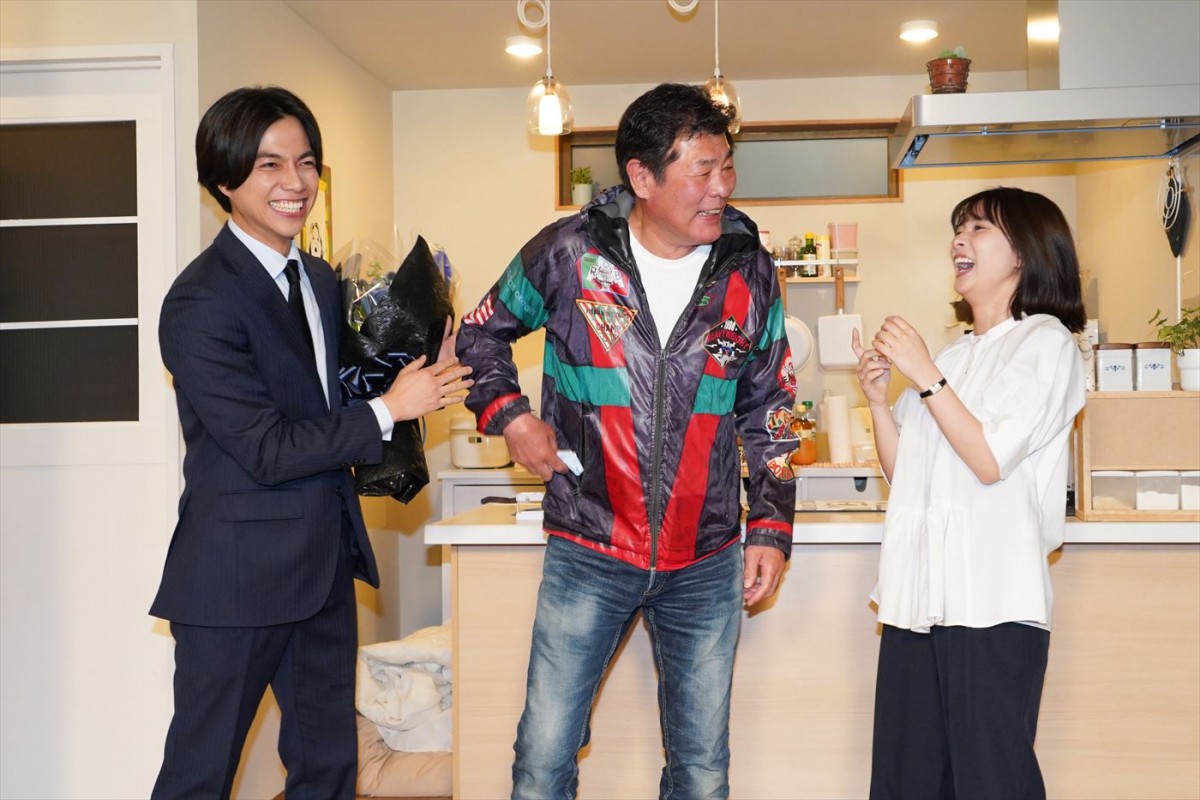 芳根京子が涙、ジャニーズWEST・重岡大毅も感謝の言葉を！　『それパク』クランクアップ
