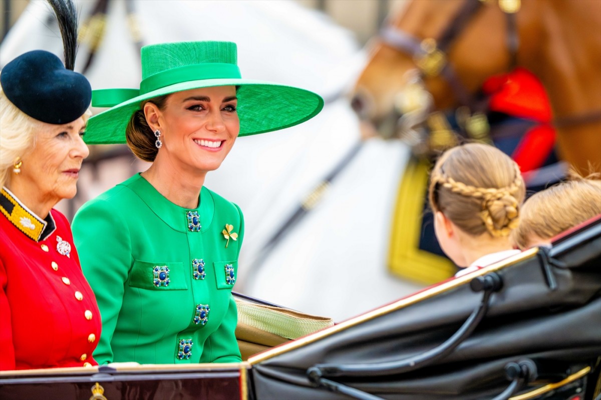 キャサリン皇太子妃、トゥルーピング・ザ・カラーでグリーンのエレガントな装い