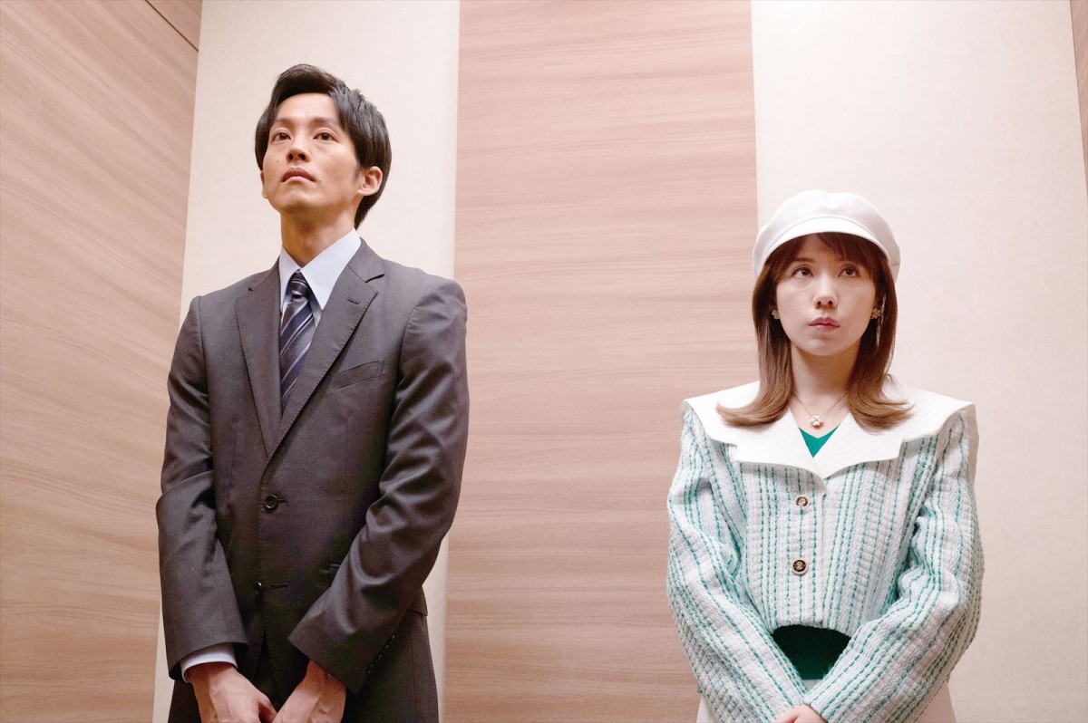 『離婚しようよ』仲里依紗の場面写真が一挙公開　“上様”から“巫女ちゃん”に？　政治家の妻であり国民的女優・黒澤ゆい役