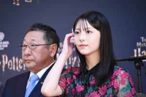 浜辺美波、「ワーナー ブラザース スタジオツアー東京 - メイキング・オブ・ハリー・ポッター」オープニングセレモニーに登場