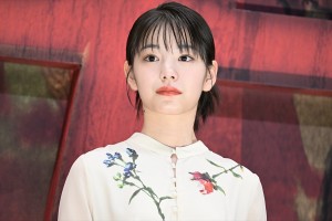 當真あみ、映画『忌怪島／きかいじま』初日舞台挨拶に登場
