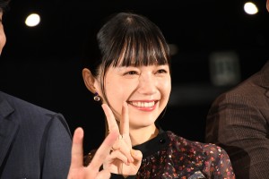 宮崎あおい、映画『大名倒産』公開初日舞台挨拶に登場