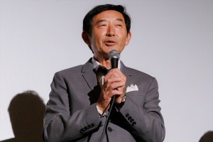 石田純一、映画『散歩屋ケンちゃん』初日舞台挨拶に登場