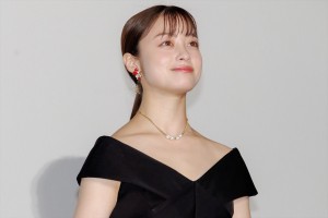 橋本環奈、映画『禁じられた遊び』完成披露イベントに登場