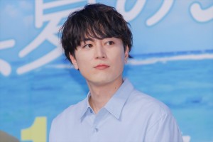 間宮祥太朗、月9ドラマ『真夏のシンデレラ』制作発表会見に登場