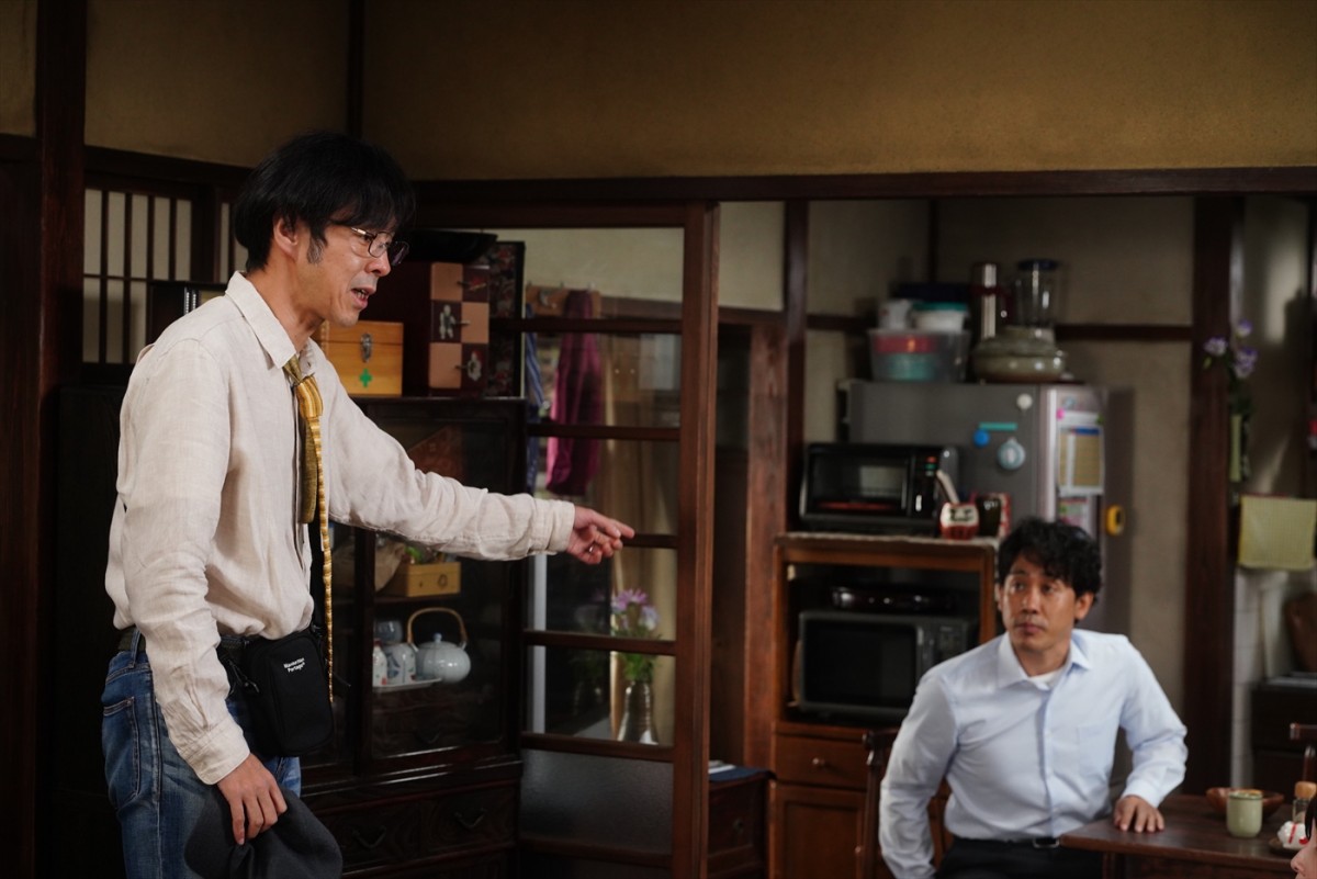 祝・53歳！　宮藤官九郎、リストラ寸前のサラリーマン役で魅力を発揮　『こんにちは、母さん』新カット