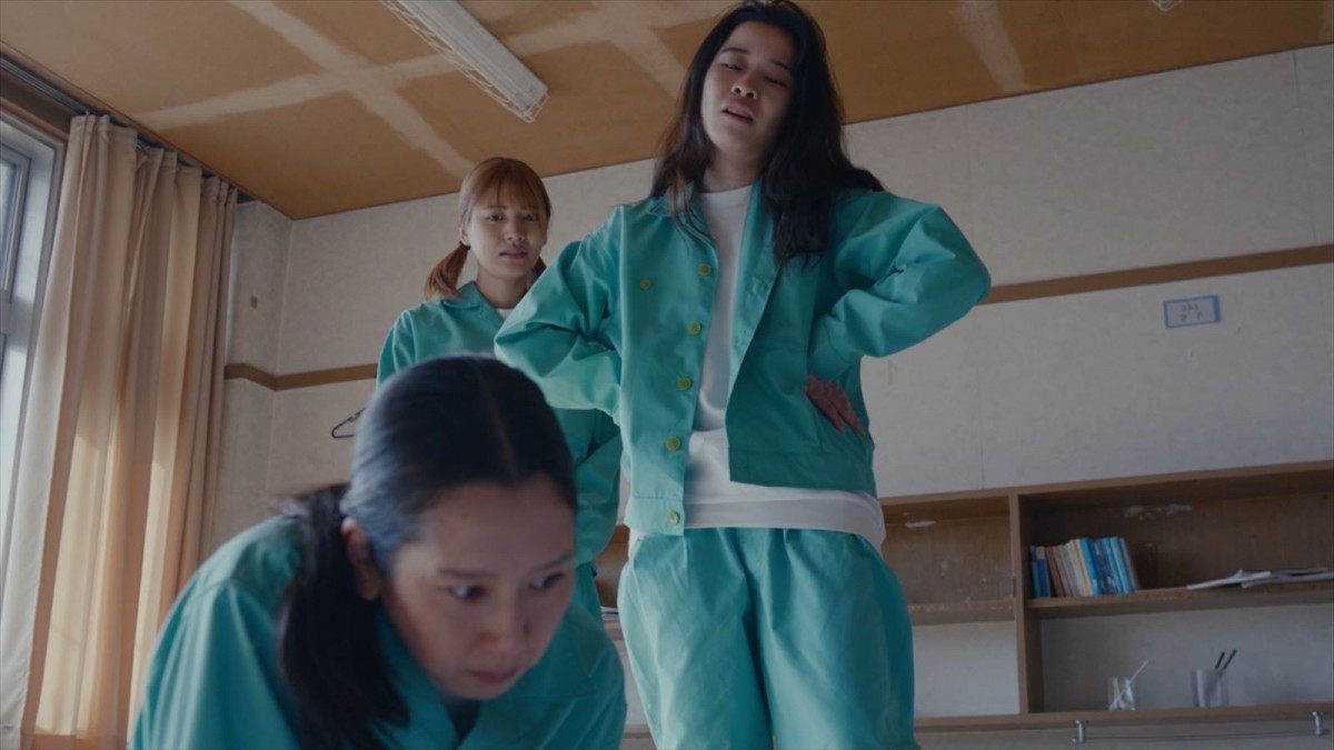 伝説の＜洗脳＞サイコホラー『女囚霊』、戦慄の予告映像＆2種類の場面写真が公開