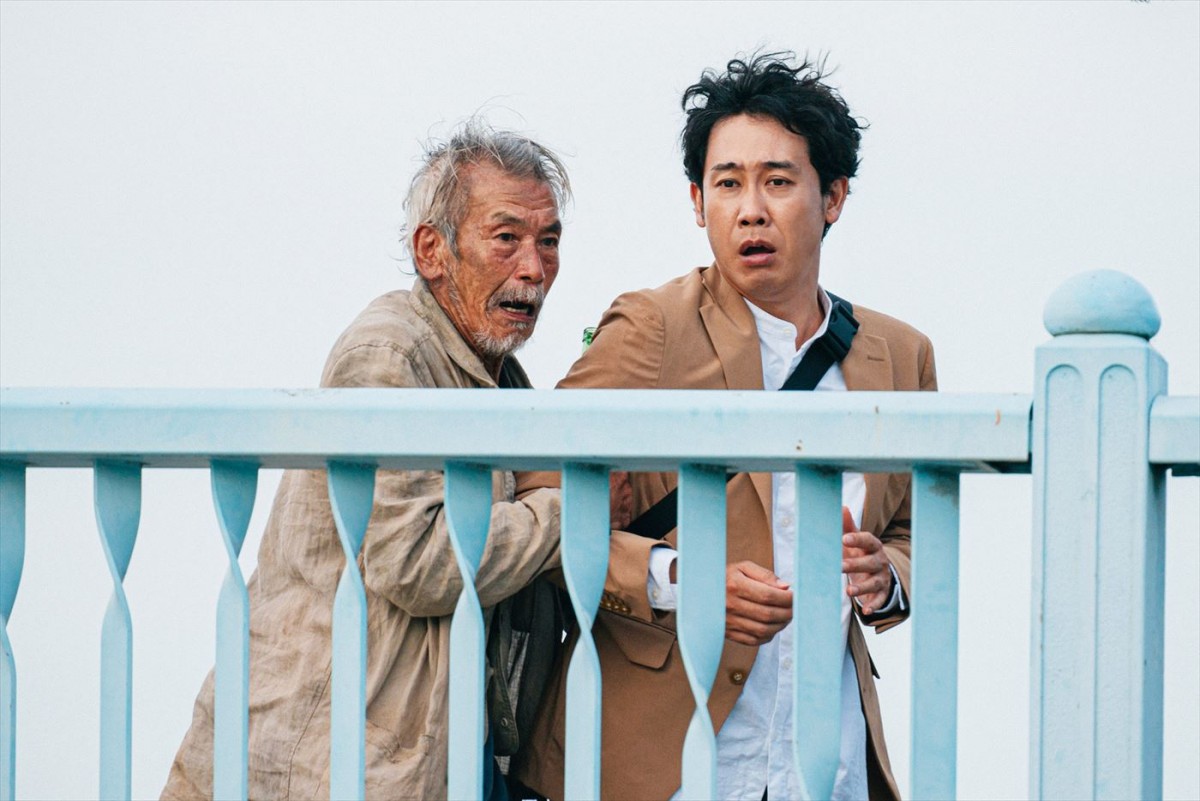 大泉洋がタジタジ顔！　映画『こんにちは、母さん』、会社に娘に母に翻弄され続ける“昭夫”大泉の新カット到着