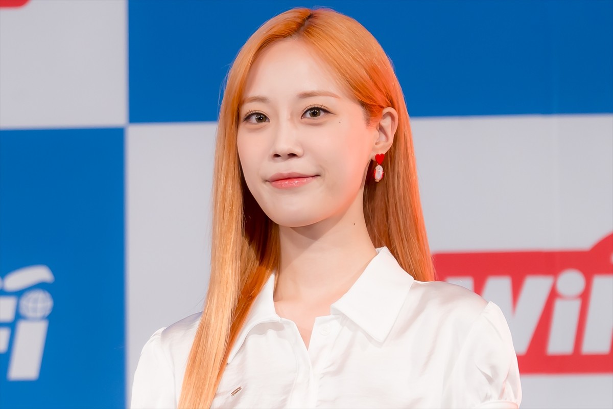 KARA、12年ぶりにリメイクされた「GO GO サマー！」のダンス生披露　ミニスカートで登場