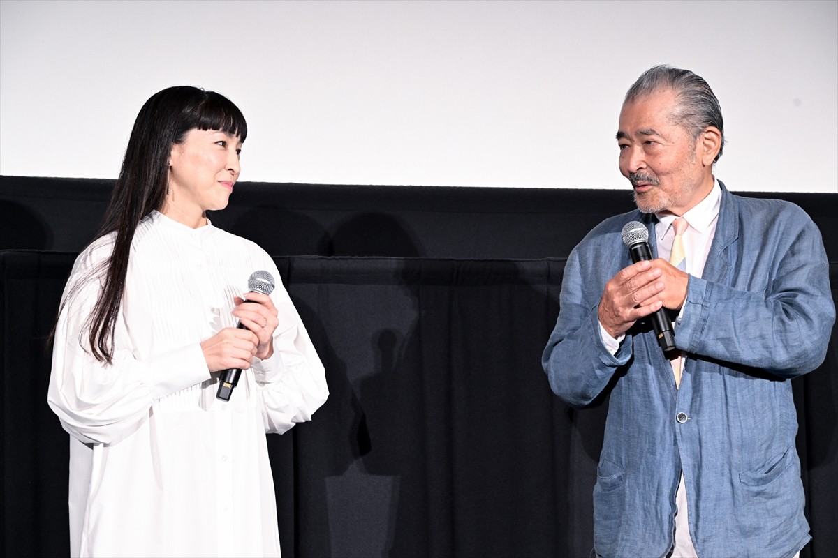 藤竜也、82歳を目前にした舞台挨拶は「贅沢の極み」　娘役の麻生久美子らが祝福