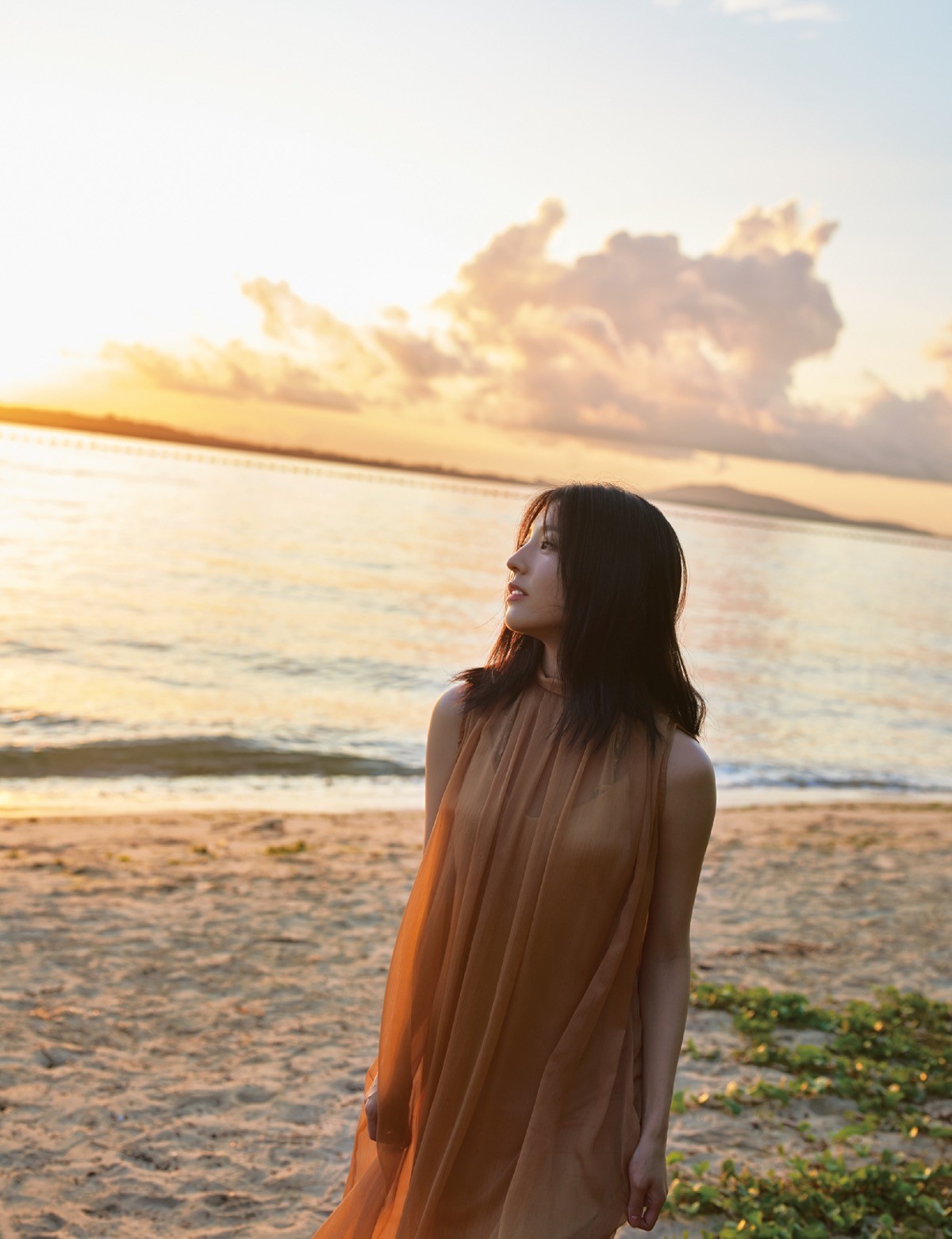 乃木坂46・早川聖来卒業写真集、秋元康の帯コメント＆裏表紙を公開「きっと、会えるよね」