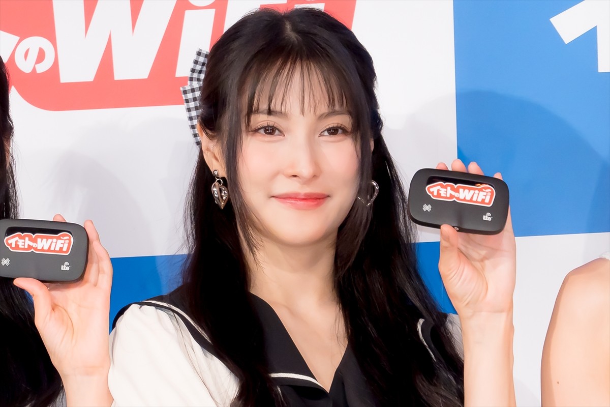 KARA、12年ぶりにリメイクされた「GO GO サマー！」のダンス生披露　ミニスカートで登場