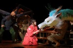 橋本環奈が千尋役を演じる舞台『千と千尋の神隠し』（2022年初演）より