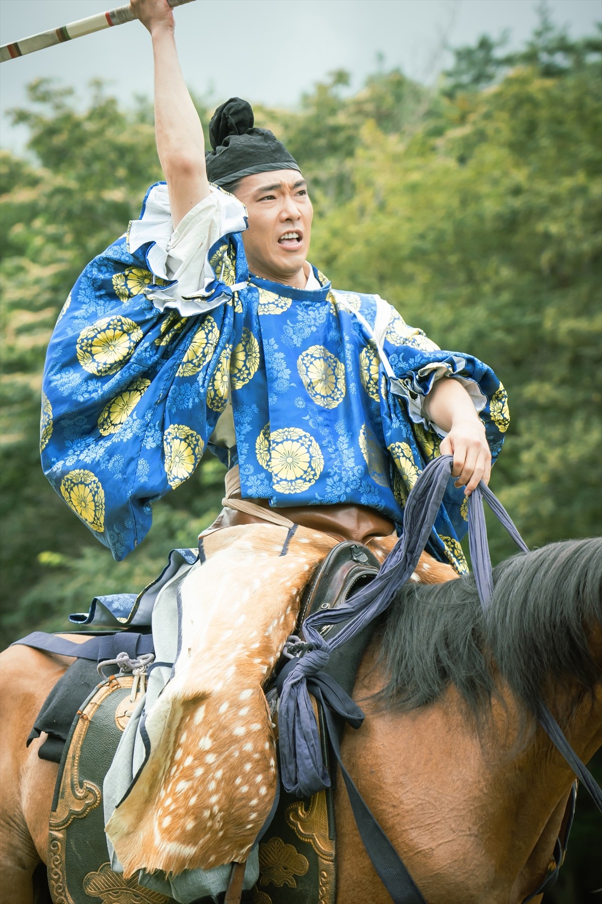 吉高由里子主演大河ドラマ『光る君へ』撮影快調！　柄本佑の華麗な「打毬」カット公開