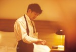 津田健次郎写真集『ささやき』より
