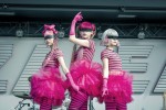 ドラマ『パリピ孔明』でアイドルグループ「AZALEA」を演じる（左から）葵うたの、八木莉可子、森ふた葉