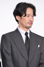 竹野内豊、映画『唄う六人の女』完成披露上映会 舞台挨拶に登場