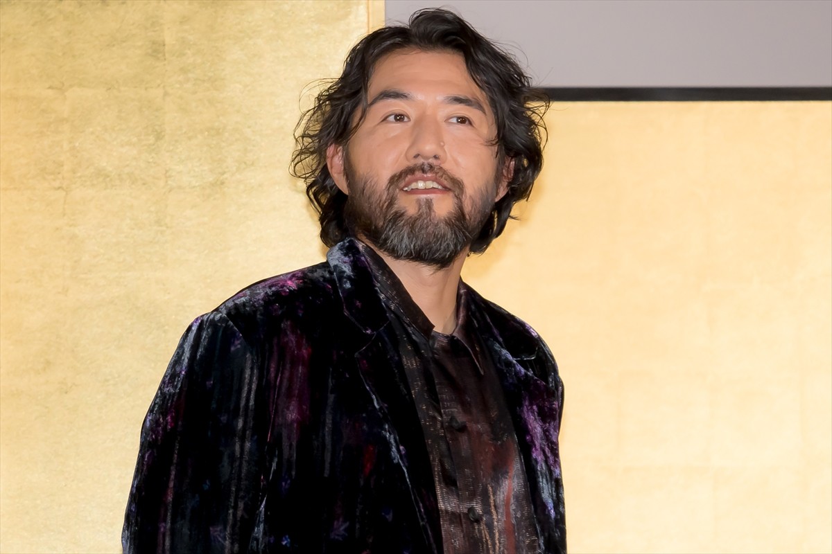 岡田将生、人生初の舞台あいさつMCに挑戦　松坂桃李の言葉に涙見せる