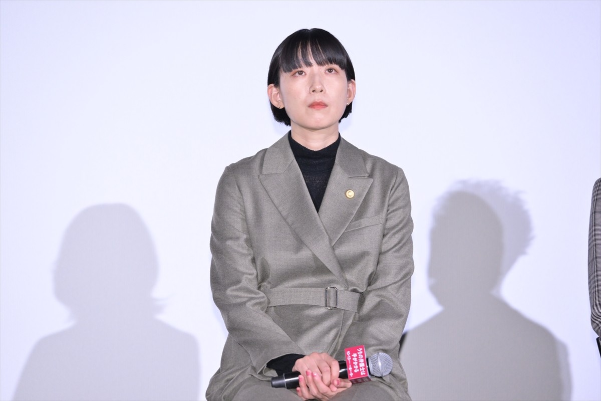 平手友梨奈、ムロツヨシから“殺傷能力が高い言い間違い”暴露され「本当に申し訳なかったです」