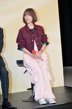 瀧本美織、ドラマ8『ハイエナ』記者会見に登場