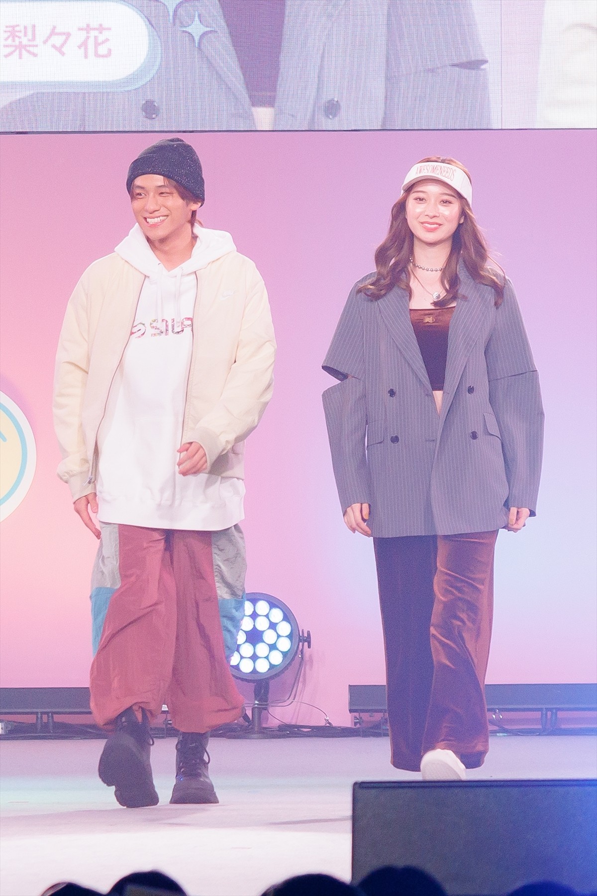 乃木坂46・久保史緒里＆日向坂46・小坂菜緒がランウェイに登場「最高の夏の思い出を作りたい」