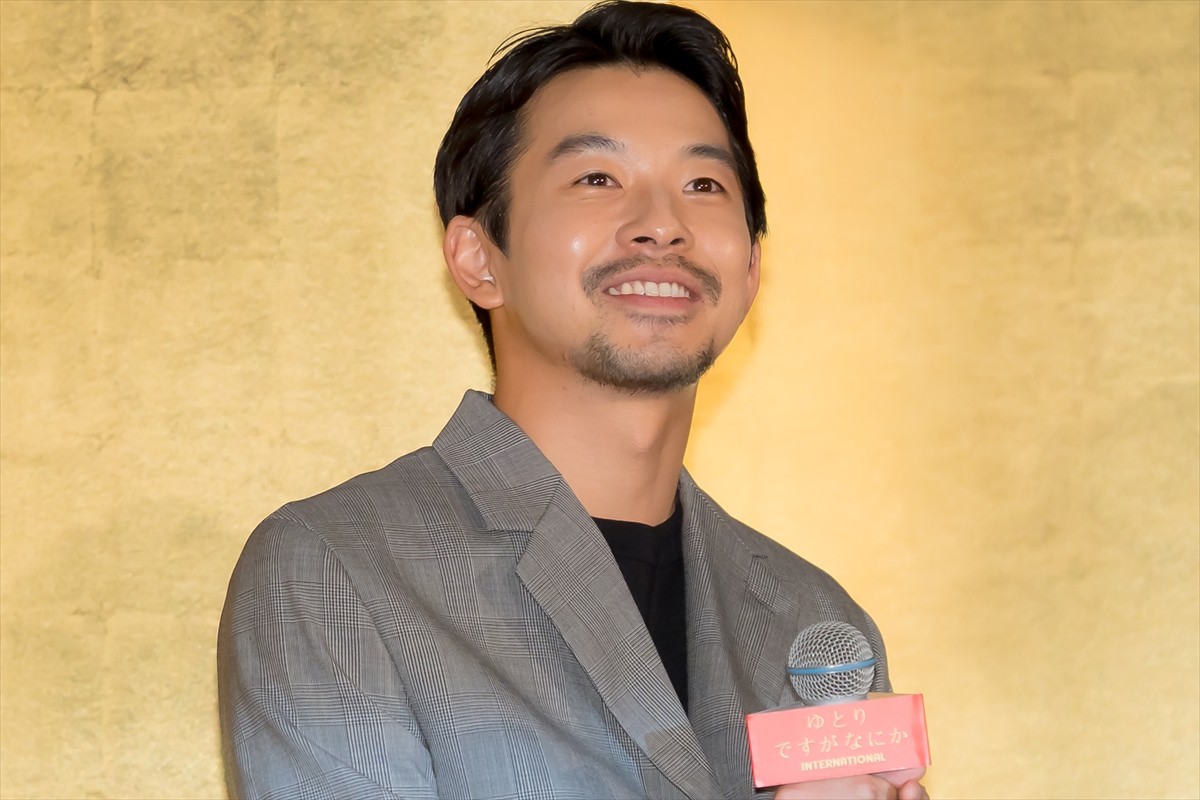 岡田将生、人生初の舞台あいさつMCに挑戦　松坂桃李の言葉に涙見せる