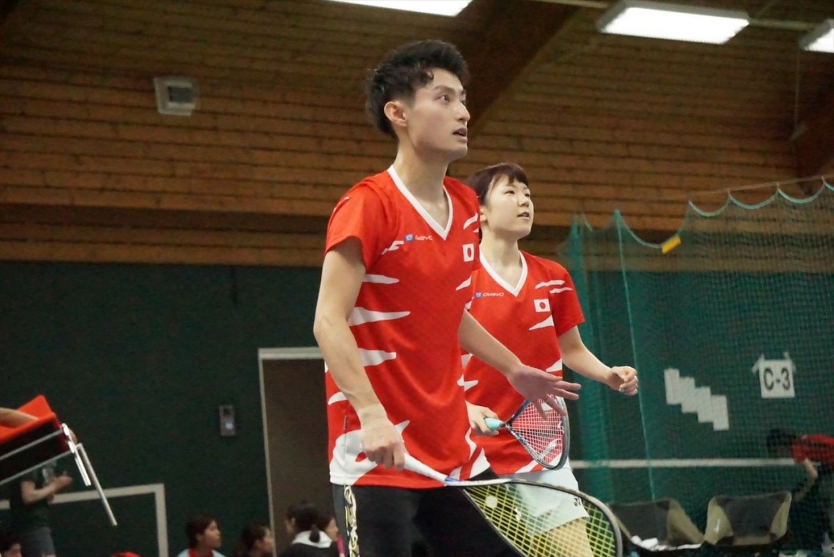 愛のスマッシュさく裂！　新時代スポーツ・クロスミントン日本代表夫婦登場　今週の『新婚さん』