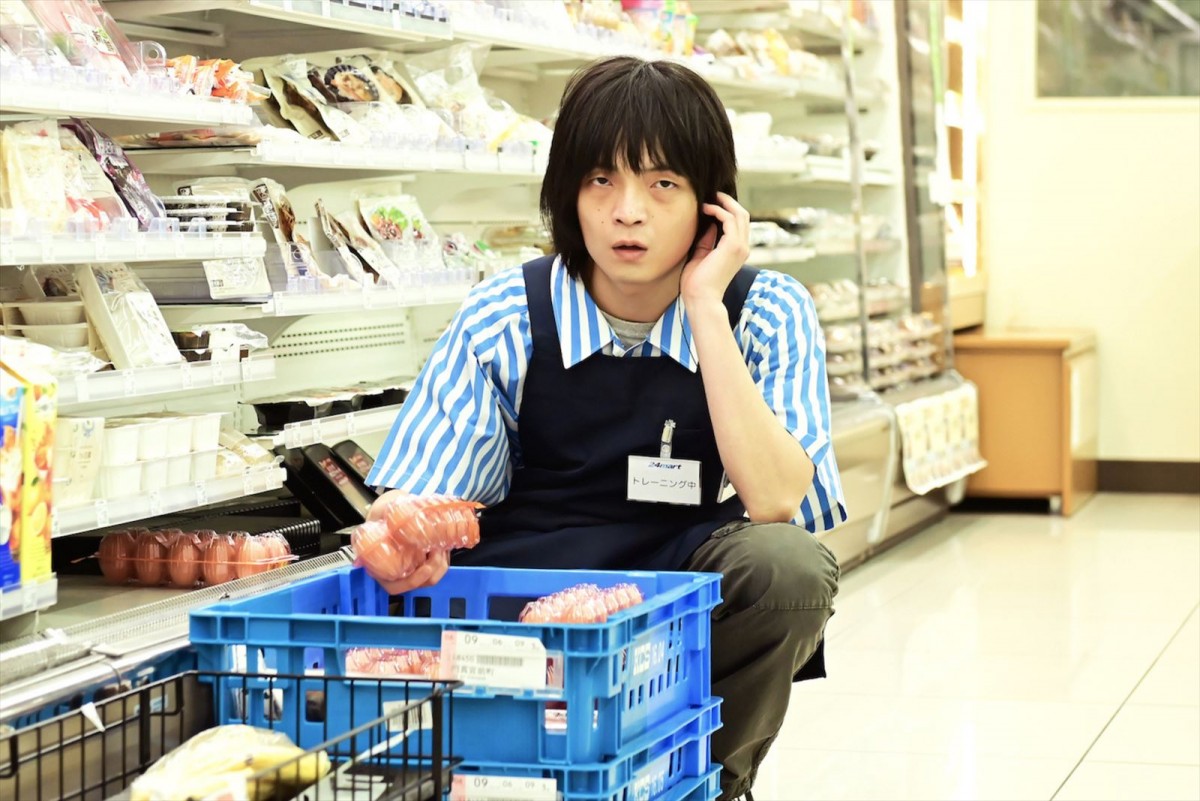 『笑いのカイブツ』“ツチヤタカユキ”岡山天音、ホストからコンビニ店員までいろんなバイトに励む場面写真解禁