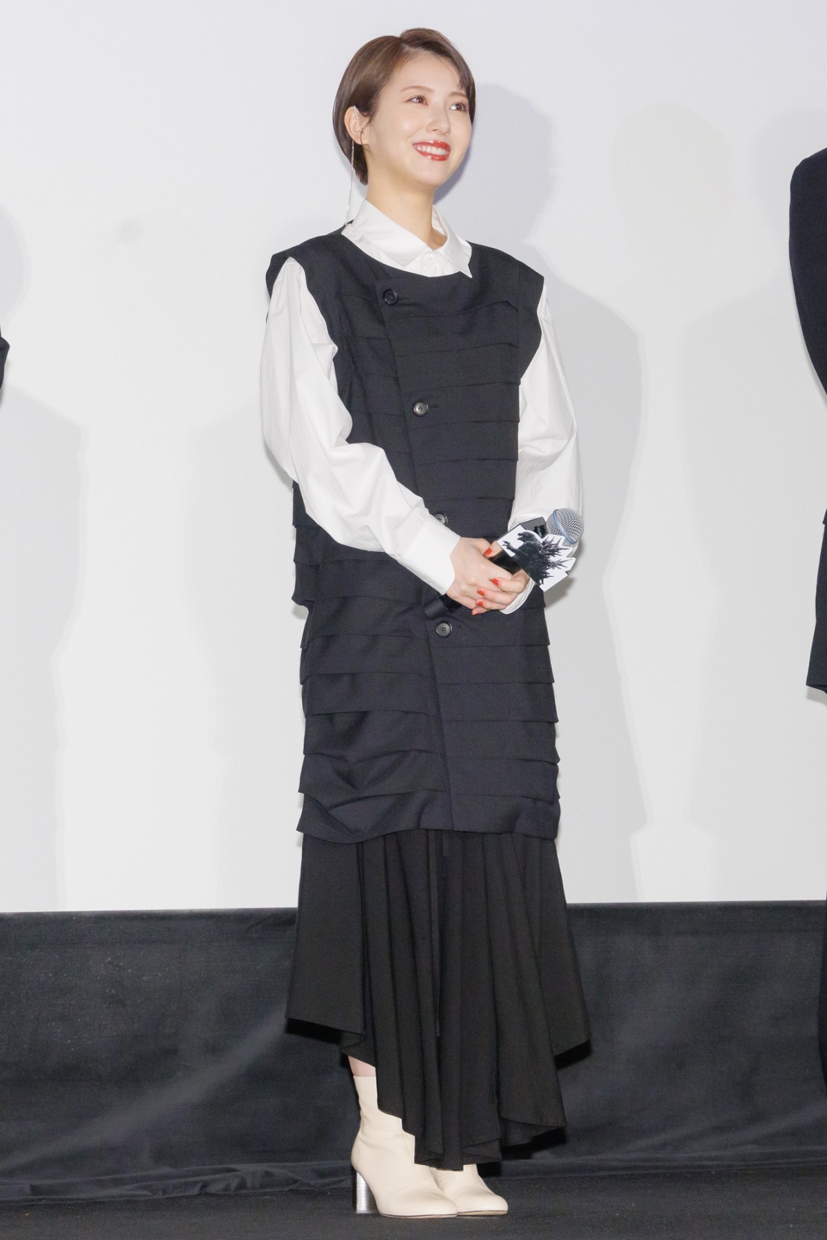浜辺美波、華やか＆キュートな姿で魅了！　『ゴジラ-1.0』イベントでのコーデを振り返る