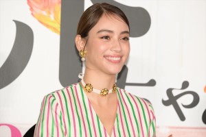 滝沢カレン、映画『窓ぎわのトットちゃん』完成披露舞台挨拶に登場