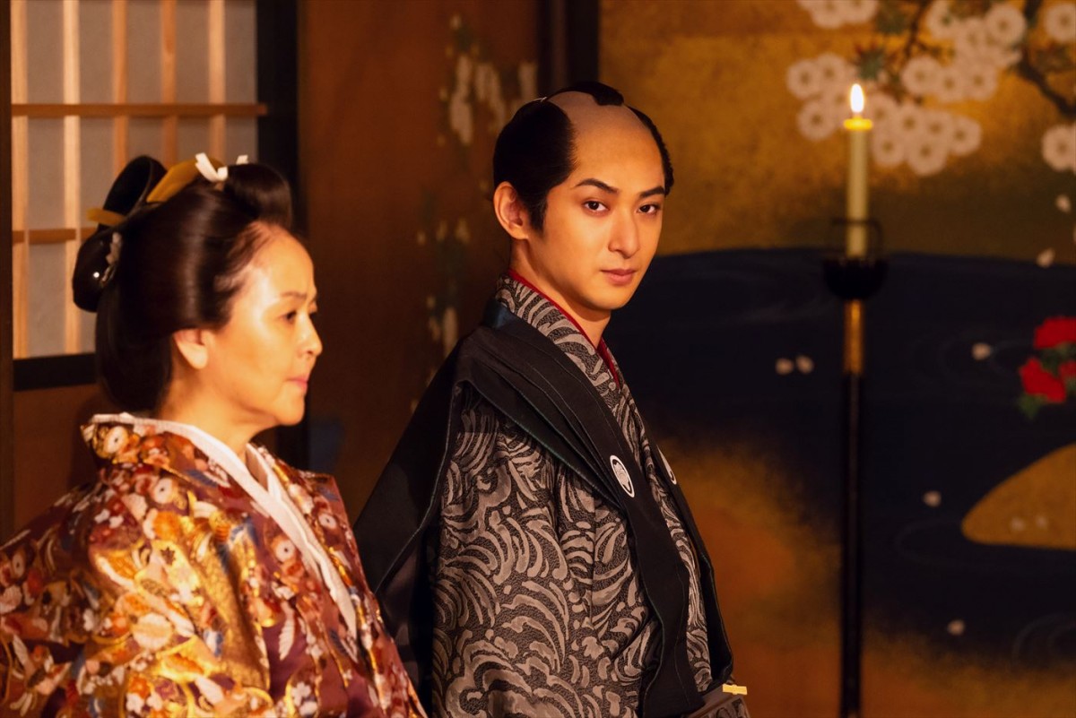 男女逆転『大奥』Season2で冨永愛の息子・章胤がゲスト出演！　正弘役・瀧内公美からのコメントも