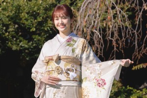 尾碕真花、「オスカープロモーション 2024年新春 晴れ着撮影会」に登場