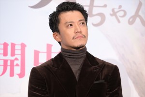 小栗旬、映画『窓ぎわのトットちゃん』初日舞台挨拶に登場