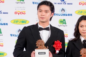 磯村勇斗、「第48回報知映画賞」授賞式に登場