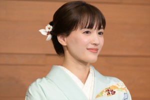 綾瀬はるか、『義母と娘のブルースFINAL 2024年謹賀新年スペシャル』制作発表会見に登場