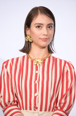 滝沢カレン、映画『窓ぎわのトットちゃん』初日舞台挨拶に登場