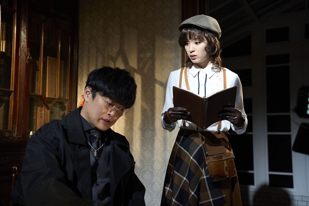 劇団ひとり、高橋克典ら共演『劇場版 マーダー★ミステリー』、出演陣の即興劇での内面を表現したポスター解禁　場面写真も到着