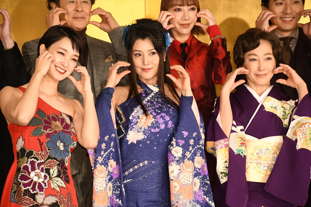 藤原紀香、舞台『キャッツアイ』で人生初の宙乗りに挑戦！「瞳が空を飛んでおりました」