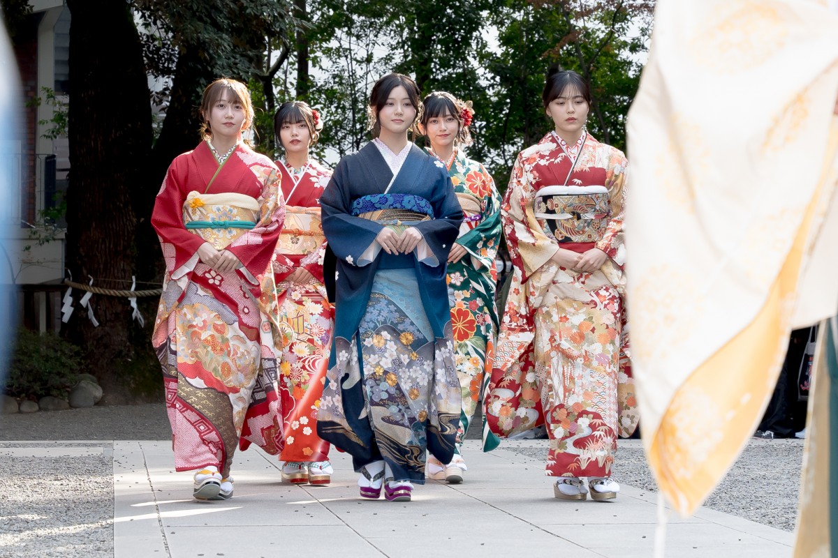 乃木坂46新成人、振り袖姿を披露　選んだ色の理由明かす　中西アルノ「齋藤飛鳥さんに憧れて」