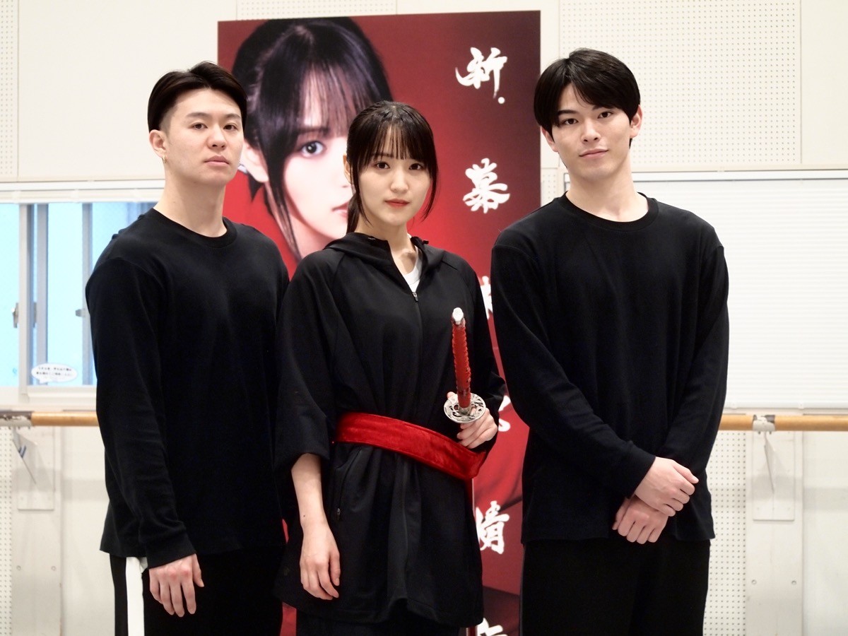 舞台『新・幕末純情伝』の取材に応じた(左から)松大航也 、菅井友香、高橋龍輝