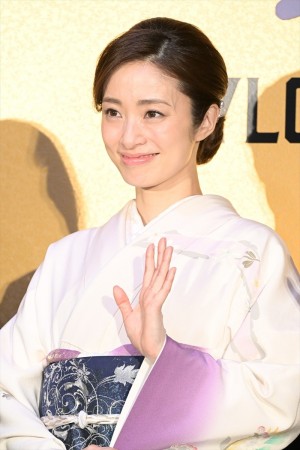 上戸彩、映画『シャイロックの子供たち』公開直前イベントに登場