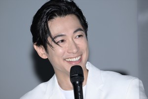 ディーン・フジオカ、ドラマ『星降る夜に』制作発表記者会見に登場