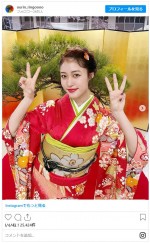 王林は真っ赤な色が印象的な振り袖姿で元日からテレビ出演　※「王林」インスタグラム