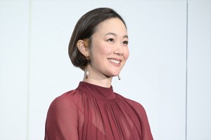 黒木華、映画『イチケイのカラス』初日舞台挨拶に登場